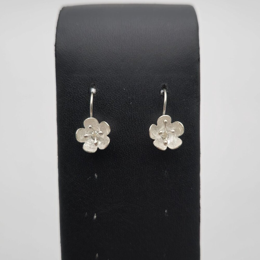 Sterling Silver Adorable Flower Dangle Earrings A3857